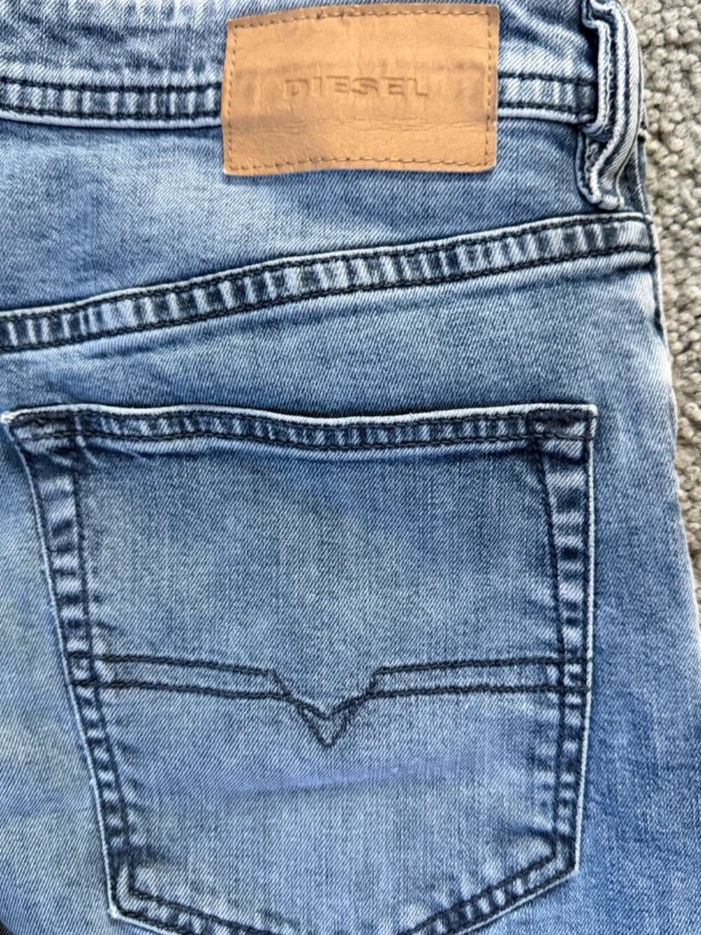 Diesel Men's Buster Model Jeans - Sz. 32x32 - Lt. Blue 084UX Wash - Excel. Cond. - Picture 9 of 12